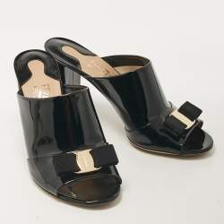 Salvatore Ferragamo Black Patent Leather Vara Bow Slide Sandals Size 40