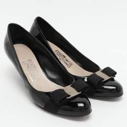 مملوكة مسبقًا Salvatore Ferragamo Black Patent Leather Carla Bow Pumps Size 38