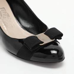 مملوكة مسبقًا Salvatore Ferragamo Black Patent Leather Carla Bow Pumps Size 38
