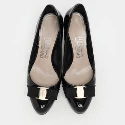 مملوكة مسبقًا Salvatore Ferragamo Black Patent Leather Carla Bow Pumps Size 38