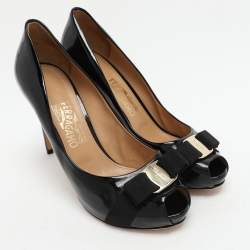 Salvatore Ferragamo Black Patent Leather Vara Bow Pumps Size 40