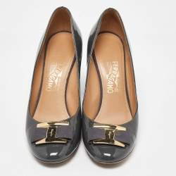 Pre Owned Salvatore Ferragamo Grey Patent Leather Vara Bow Pumps Size 40.5