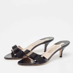 Pre Owned Salvatore Ferragamo Black Patent Leather Glory Bow Slide Sandals Size 38.5