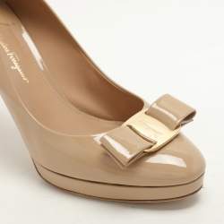 Salvatore Ferragamo Beige Patent Leather Vara Bow Platform Pumps Size 41