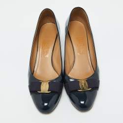 Salvatore Ferragamo Navy Blue Patent Leather Vara Bow Pumps Size 39.5