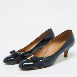 Salvatore Ferragamo Navy Blue Patent Leather Vara Bow Pumps Size 39.5