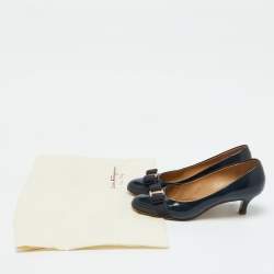 Salvatore Ferragamo Navy Blue Patent Leather Vara Bow Pumps Size 39.5