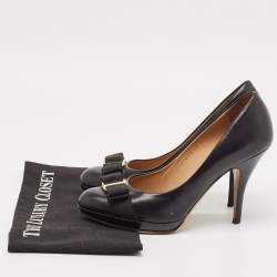 Salvatore Ferragamo Black Leather Vara Bow Pumps Size 38.5