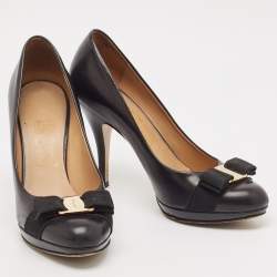 Salvatore Ferragamo Black Leather Vara Bow Pumps Size 38.5