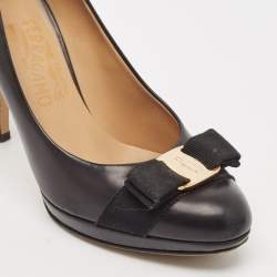 Salvatore Ferragamo Black Leather Vara Bow Pumps Size 38.5