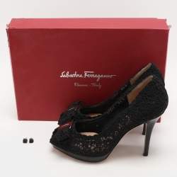 Salvatore Ferragamo Black Lace Vara Bow Pumps Size 37
