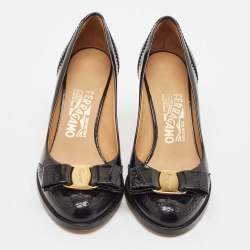 Salvatore Ferragamo Black Leather Brogue Vara Bow Pumps Size 35.5
