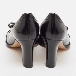 Salvatore Ferragamo Black Leather Brogue Vara Bow Pumps Size 35.5