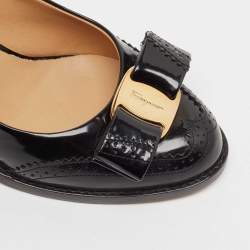 Salvatore Ferragamo Black Leather Brogue Vara Bow Pumps Size 35.5