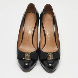 Salvatore Ferragamo Black Leather Vara Bow Pumps Size 37