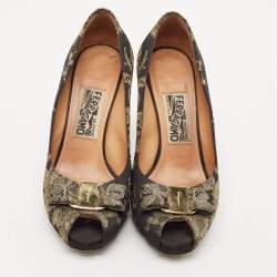 Pre Owned Salvatore Ferragamo Black/Gold Lace Rosella Peep Toe Pumps Size 38