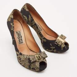 Pre Owned Salvatore Ferragamo Black/Gold Lace Rosella Peep Toe Pumps Size 38