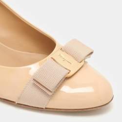 Salvatore Ferragamo Beige Patent Leather Vara Bow Pumps Size 38.5