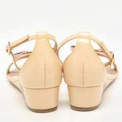 مملوكة مسبقًا Salvatore Ferragamo Light Beige Patent Leather Margot Wedge Sandals Size 38