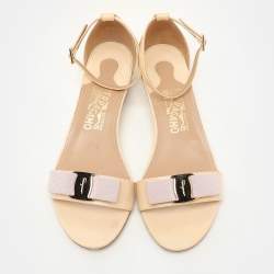 مملوكة مسبقًا Salvatore Ferragamo Light Beige Patent Leather Margot Wedge Sandals Size 38