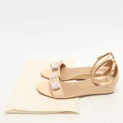 مملوكة مسبقًا Salvatore Ferragamo Light Beige Patent Leather Margot Wedge Sandals Size 38