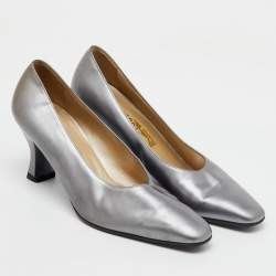 Pre Owned Salvatore Ferragamo Grey Leather Round Toe Pumps Size 40.5