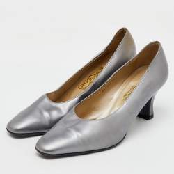 Pre Owned Salvatore Ferragamo Grey Leather Round Toe Pumps Size 40.5
