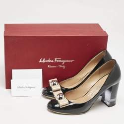 Pre Owned Salvatore Ferragamo Black/Beige Patent Leather Bow Block Heel Pumps Size 37.5