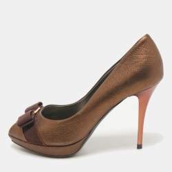Salvatore Ferragamo Metallic Leather Vara Bow Peep Toe Pumps Size 38.5