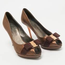 Salvatore Ferragamo Metallic Leather Vara Bow Peep Toe Pumps Size 38.5