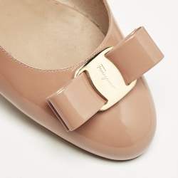 Salvatore Ferragamo Beige Patent Leather Vara Bow Pumps Size 37.5