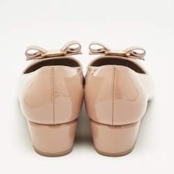 Salvatore Ferragamo Beige Patent Leather Vara Bow Pumps Size 37.5
