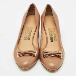 Pre Owned Salvatore Ferragamo Brown Leather Vara Bow Pumps Size 38.5
