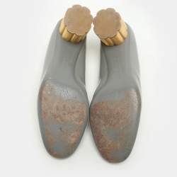 مملوكة مسبقًا حذاء كعب عالي سالفاتوري فيراغامو لوكا جلد بيج لامع كعب سميك مقاس 40