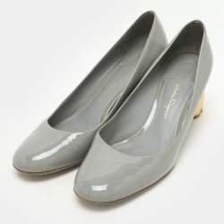 مملوكة مسبقًا حذاء كعب عالي سالفاتوري فيراغامو لوكا جلد بيج لامع كعب سميك مقاس 40