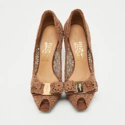 Pre Owned Salvatore Ferragamo Brown Lace Bonita Platform Peep Toe Pumps Size 38.5