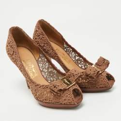 Pre Owned Salvatore Ferragamo Brown Lace Bonita Platform Peep Toe Pumps Size 38.5