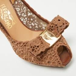 Pre Owned Salvatore Ferragamo Brown Lace Bonita Platform Peep Toe Pumps Size 38.5