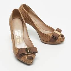 Pre Owned حذاء سالفاتوري فيراغامو تالياً جلد نوبيك ذهبي بكعب مكشوف مقاس 36