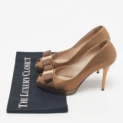 Pre Owned حذاء سالفاتوري فيراغامو تالياً جلد نوبيك ذهبي بكعب مكشوف مقاس 36