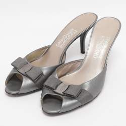 Pre Owned Salvatore Ferragamo Metallic Grey Leather Vara Bow Slide Sandals 40.5