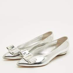 مملوكة مسبقًا حذاء كعب عالي سالفاتوري فيراغامو فيفا فيونكة جلد فضي مقدمة مدببة مقاس 38