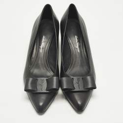 Pre Owned Salvatore Ferragamo Viva Size 42 Black Leather Pumps