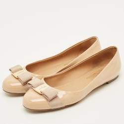 مملوكة مسبقًا Salvatore Ferragamo Varina Size 37 Beige Patent Leather Ballet Flats