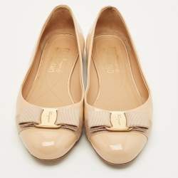 مملوكة مسبقًا Salvatore Ferragamo Varina Size 37 Beige Patent Leather Ballet Flats