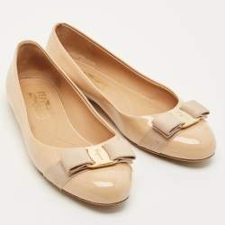 مملوكة مسبقًا Salvatore Ferragamo Varina Size 37 Beige Patent Leather Ballet Flats