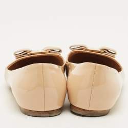 مملوكة مسبقًا Salvatore Ferragamo Varina Size 37 Beige Patent Leather Ballet Flats