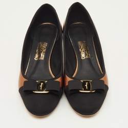 مملوكة مسبقًا حذاء كعب عالي سالفاتوري فيراغامو مزين فيونكة و كعب سميك جلد عنابي مقاس 39.5