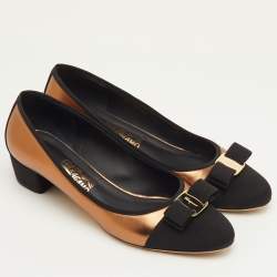 مملوكة مسبقًا حذاء كعب عالي سالفاتوري فيراغامو مزين فيونكة و كعب سميك جلد عنابي مقاس 39.5