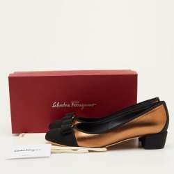 مملوكة مسبقًا حذاء كعب عالي سا�لفاتوري فيراغامو مزين فيونكة و كعب سميك جلد عنابي مقاس 39.5